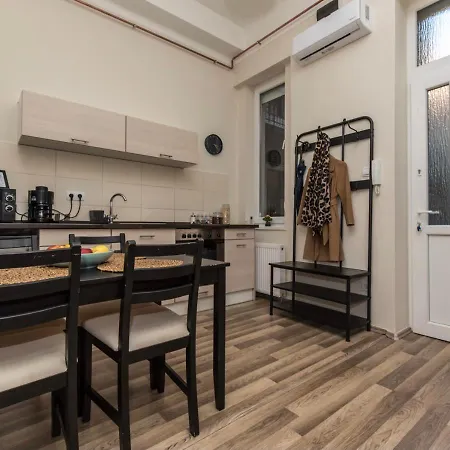 Apartment Cozy Nest In The Heart Of *